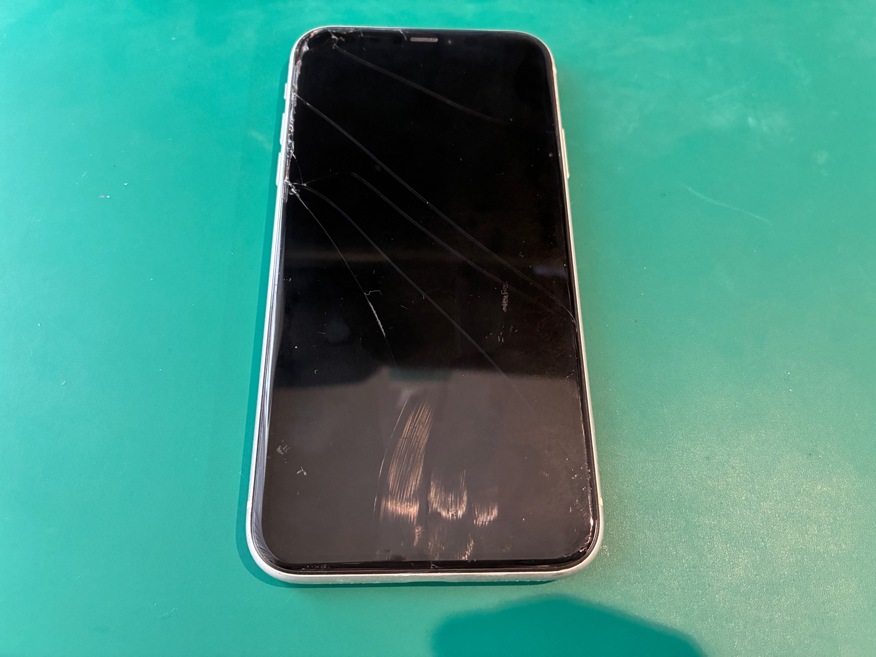 神戸市からお越しのお客様よりiPhone11の画面交換をご依頼いただきました！